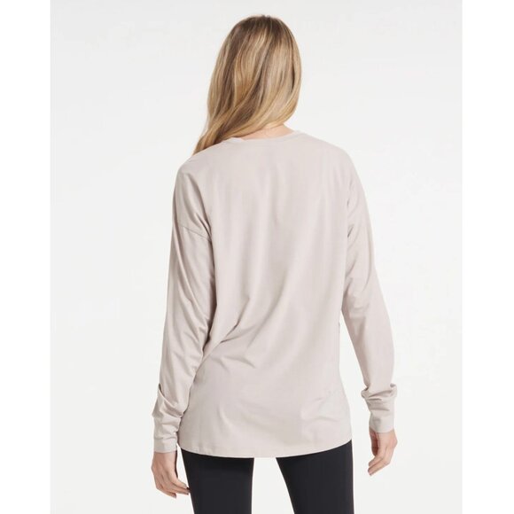 Vuori Women's Long Sleeve Feather Tee in Oyster, Size XS - Picture 2 of 9